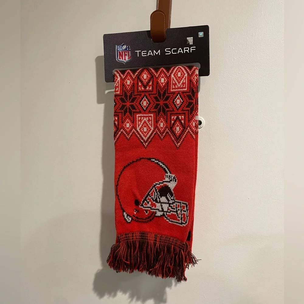CLEVELAND BROWNS MEN’S NFL SCARF!
